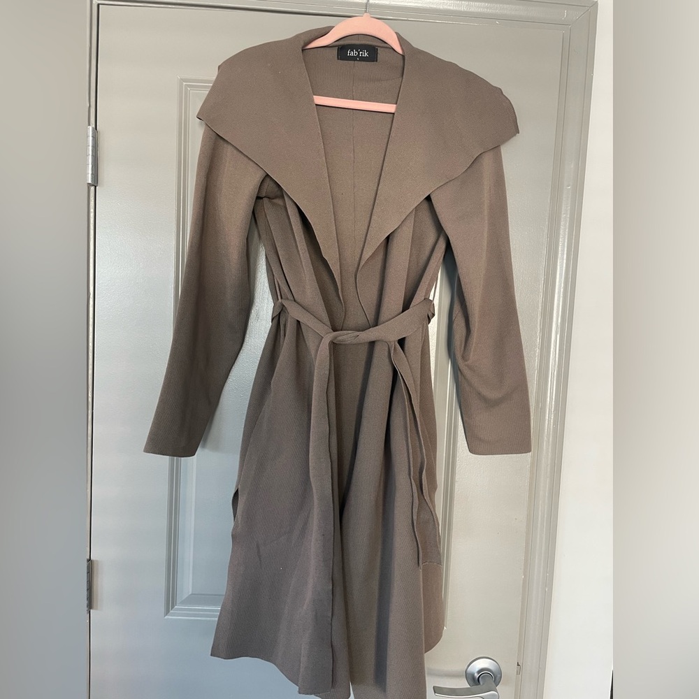 Gorgeous New NW Gray Tie Fab’rik Trench Coat Size Large